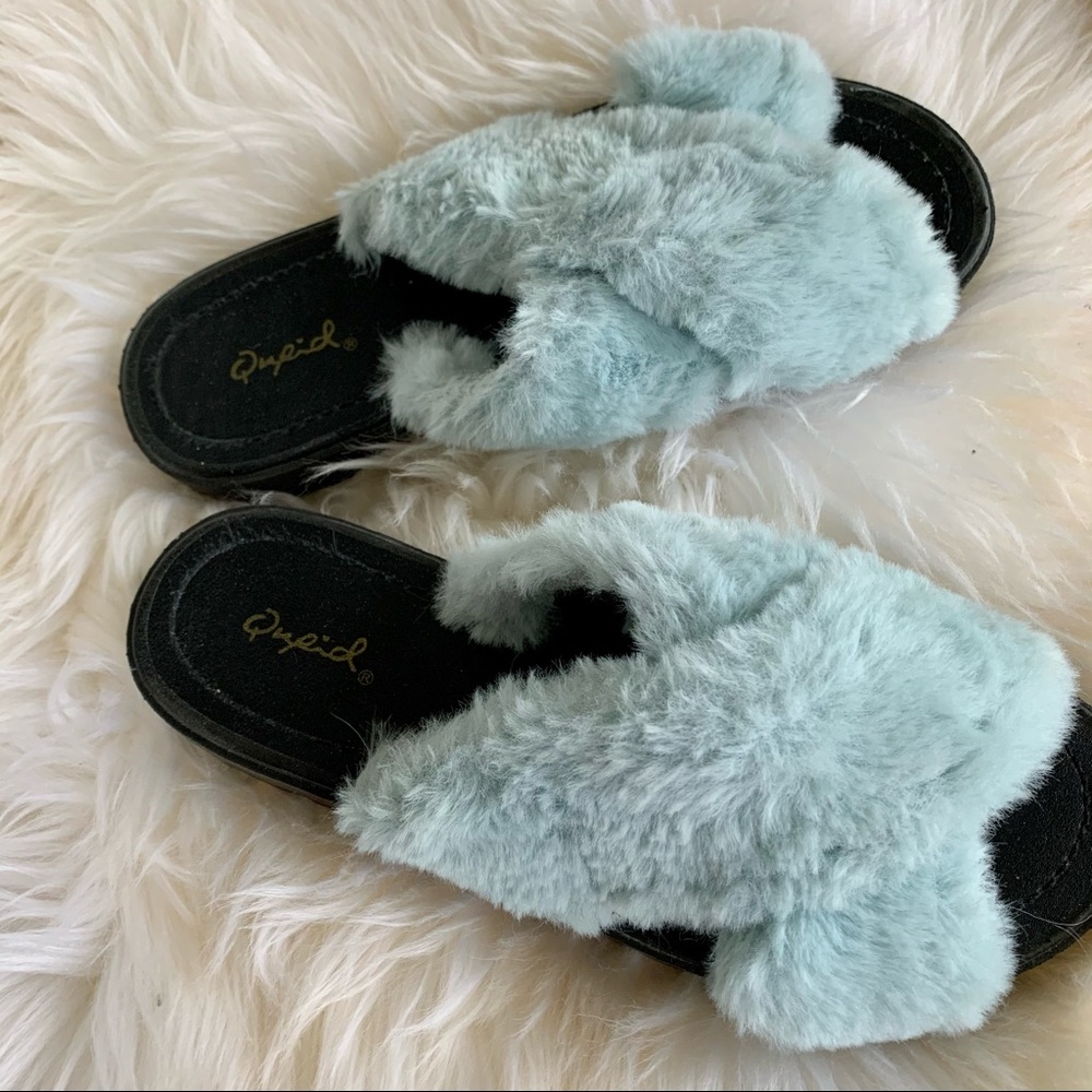 Qupid Faux-fur Sandals. Size 7. - Picture 3 of 6